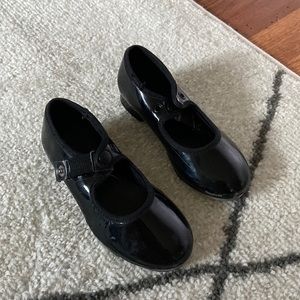Little girls tap shoes